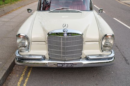 Mercedes-Benz S Class 300SE Fintail W112 "Königsflosse" 7