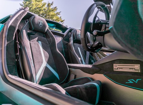 Lamborghini Aventador SV LP750-4 Roadster 16