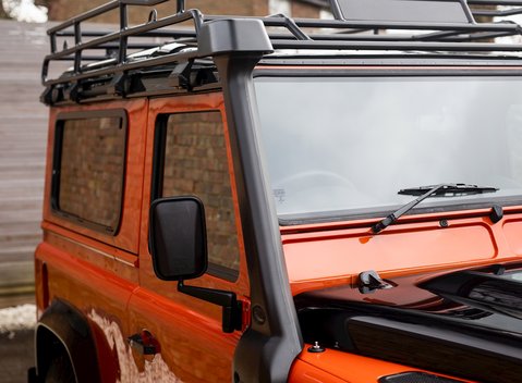 Land Rover Defender 90 Adventure Edition 24
