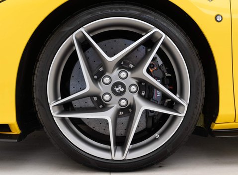 Ferrari F8 Tributo 18