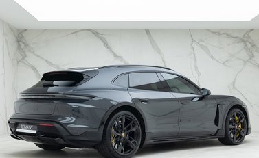 Porsche Taycan Turbo S Cross Turismo 7