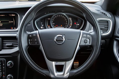 Volvo V40 T2 R-DESIGN NAV PLUS 20