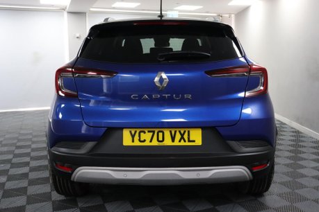 Renault Captur ICONIC TCE 8