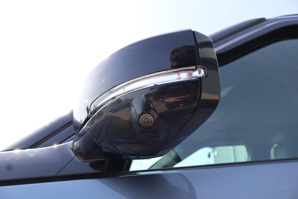 Land Rover Discovery R-DYNAMIC SE MHEV WITH GENUINE REAR SEAT CONVERSION STYLED BY SEEKER  13