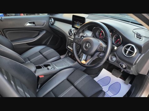 Mercedes-Benz GLA GLA 180 URBAN EDITION 14