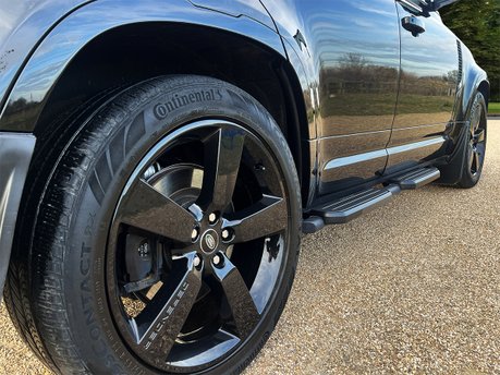 Land Rover Defender V8 28