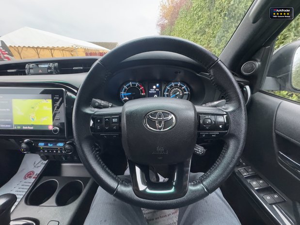 Toyota Hilux Invincible X | AUTO | D-4D | Camera | Nav | 2.8 LT | No VAT| 19