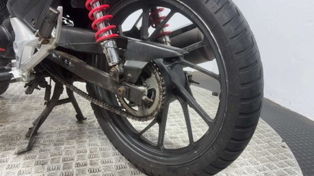 Honda CB GLR 125 2017 GOOD RUNNING PROJECT BIKE SPARES OR REPAIR 125CC 24