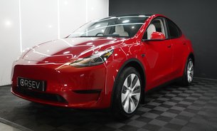 Tesla Model Y RWD Comfort Suspension White Interior Multi Coat Red One Owner Pristine 9
