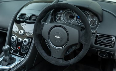Aston Martin V12 Vantage S Roadster 14