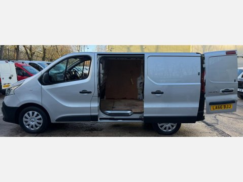 Renault Trafic 1.6 dCi 27 Business Panel Van 5dr Diesel Manual SWB Standard Roof Euro 6 (9 21