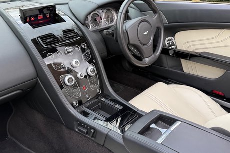 Aston Martin Vantage S V8 ROADSTER 2