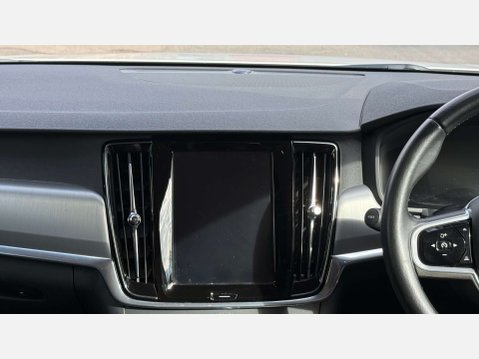 Volvo V90 2.0 V90 Momentum+ T4 Auto 5dr 9
