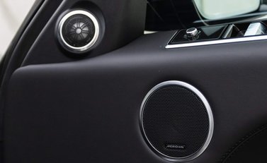 Land Rover Range Rover Sport SVR 18
