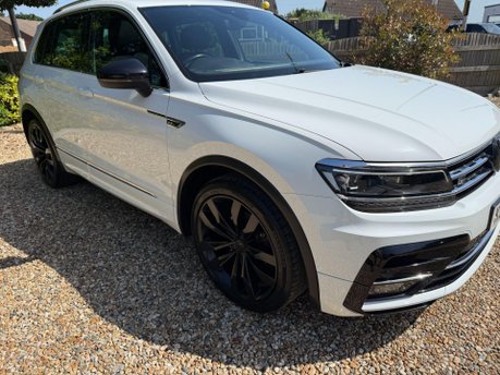 Volkswagen Tiguan 2.0 TDI R-Line 4Motion Euro 6 (s/s) 5dr 9