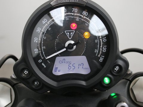 Triumph Bobber BONNEVILLE BOBBER 14