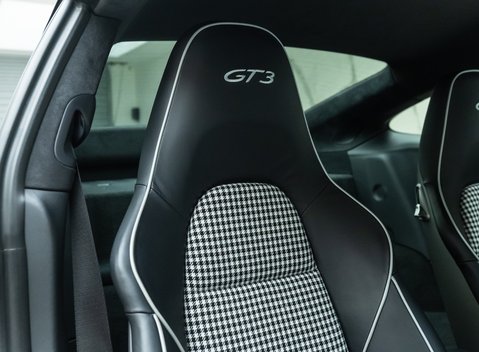 Porsche 911 GT3 Touring (991.2) 15