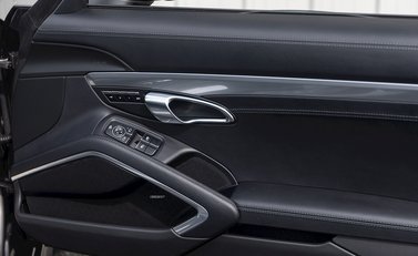 Porsche 718 Boxster S 21