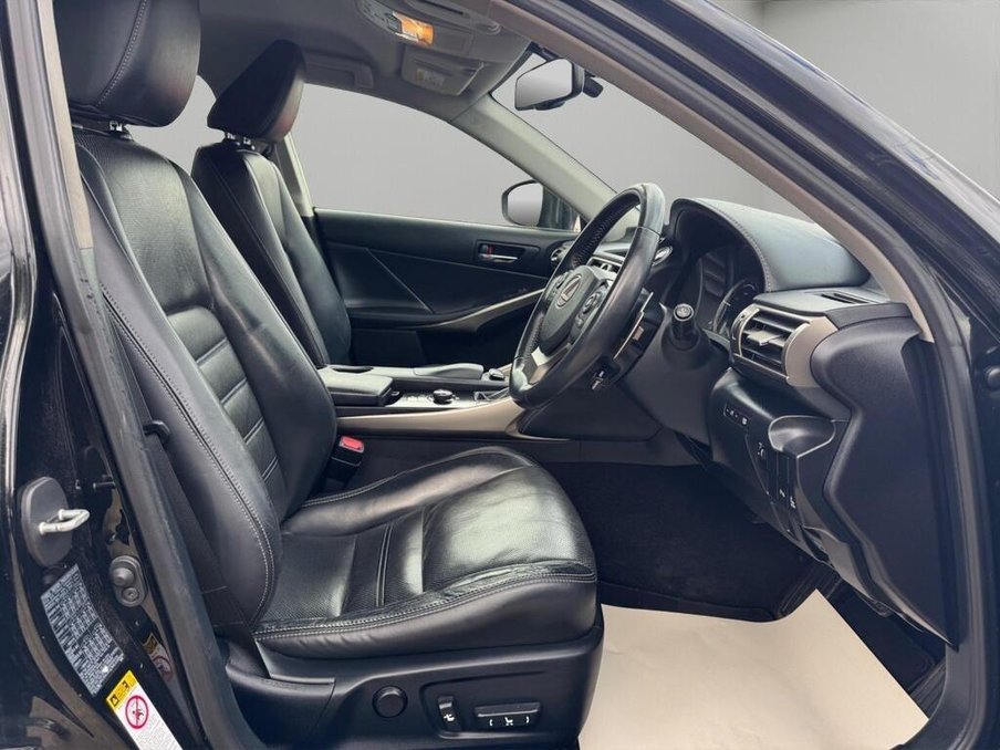 2014 Lexus Is — image 12