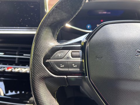 Peugeot 208 GT LINE 32