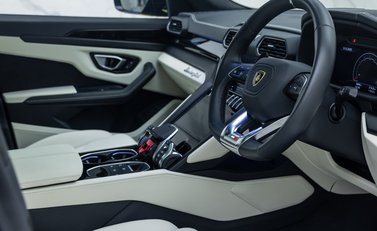 Lamborghini Urus S 13