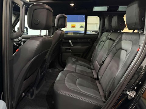 Land Rover Defender 3.0 D300 MHEV X-Dynamic HSE SUV 5dr Diesel Auto 4WD Euro 6 (s/s) (300 ps) 34