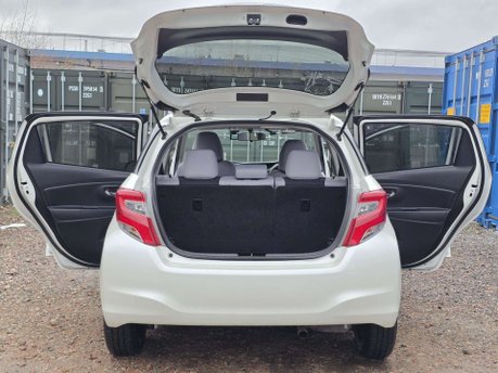 Toyota Yaris 1.33 Dual VVT-i Design Hatchback 5dr Petrol Multidrive S Euro 6 (99 ps) 32