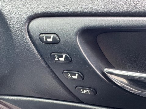 Lexus Is 2.5 300h Premier E-CVT Euro 5 (s/s) 4dr 39