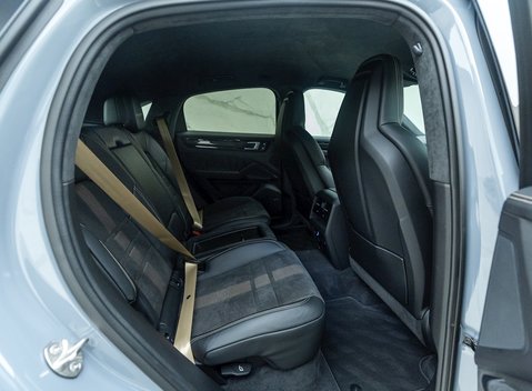 Porsche Cayenne Turbo GT 13