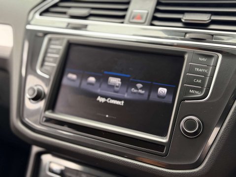 Volkswagen Tiguan 2.0 Tiguan SE Nav TDI BlueMotion Technology 5dr 43