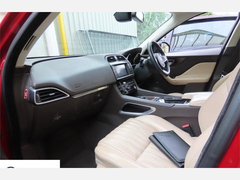 Jaguar F-Pace 2.0 D180 Portfolio Auto AWD Euro 6 (s/s) 5dr 3