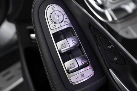 Mercedes-Benz GLC 2.0 GLC300d AMG Line (Premium Plus) SUV 5dr Diesel G-Tronic+ 4MATIC Euro 6 14