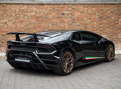 Lamborghini Huracan LP640-4 Performante 7