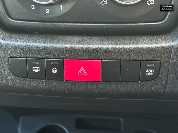 Peugeot Boxer XLWB L4 Luton Bluehdi 335 Air Con Tail Lift EURO 6 SELECT 34