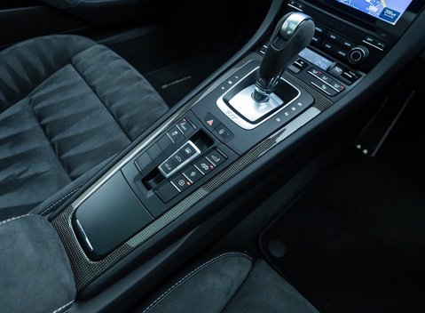 Porsche 911 Carrera 4 GTS (991.2) British Legends Edition 24