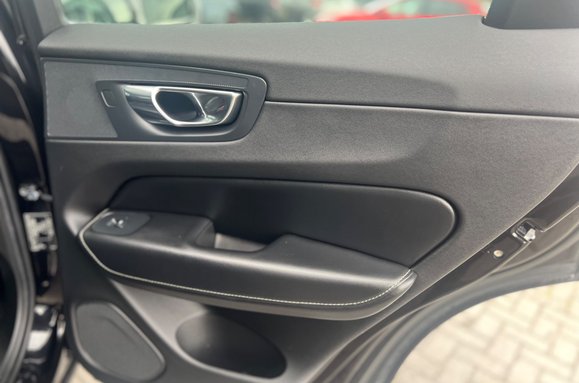 Volvo XC60 T5 R-DESIGN AWD PETROL AUTO 24