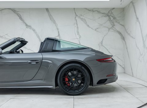 Porsche 911 Targa 4 GTS (991.2) 34