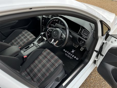 Volkswagen Golf GTI PERFORMANCE TSI DSG 44