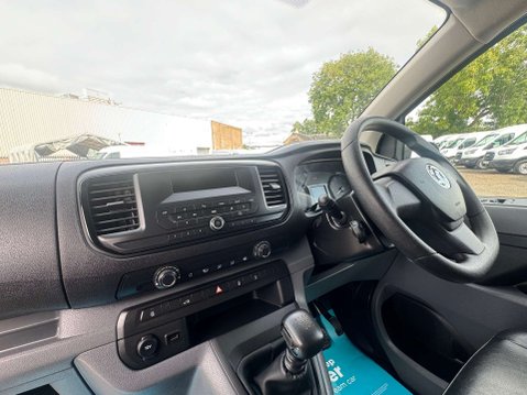 Vauxhall Vivaro 1.5 Vivaro F2900 Professional S/S 14