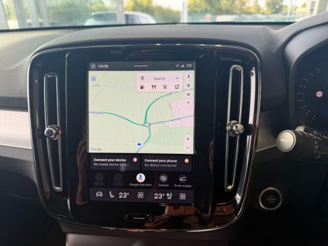 Volvo XC40 2.0 B4 MHEV Plus Dark DCT Auto Euro 6 (s/s) 5dr 29
