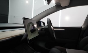 Tesla Model Y LONG RANGE AWD Comfort Suspension 20" Induction Alloys GROK AI 1 Owner VATQ 21