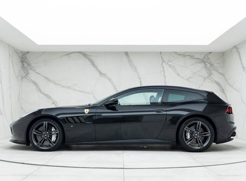 Ferrari GTC4 Lusso 2