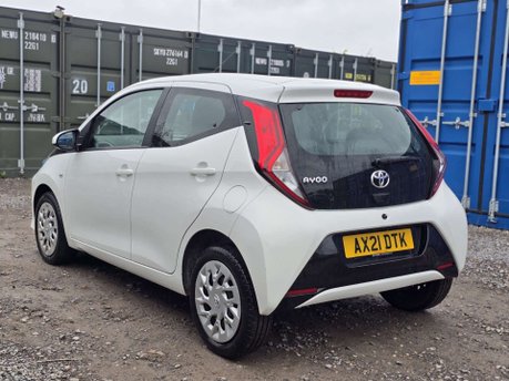 Toyota Aygo 1.0 VVT-i x-play Hatchback 5dr Petrol x-shift Euro 6 (Safety Sense) (71 ps) 5