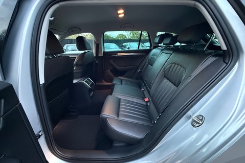 Skoda Superb SE L IV DSG PLUG IN HYBRID -ONE OWNER -FULL SERVICE HISTORY 26