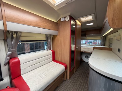 Auto-Trail V-Line 620 AUTOMATIC FIXED BED 21