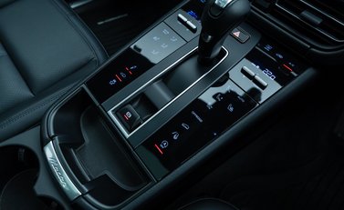 Porsche Macan S 25