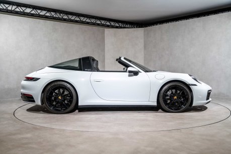 Porsche 911 TARGA 4 PDK. WARRANTY. ADAPTIVE CRUISE CONTROL. HEATED SEATS. HEATED WHEEL. 7