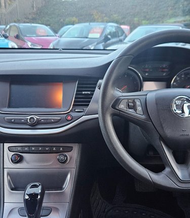 Vauxhall Astra DESIGN S/S.. AUTOMATIC.. 5 SERVICES.. BLUETOOTH.. DAB.. CRUISE CONTROL..A/C 3