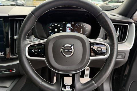 Volvo XC60 T5 R-DESIGN PRO AWD -ONE OWNER - 7 VOLVO SERVICES 7