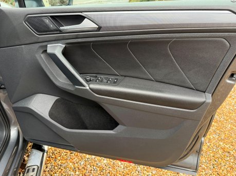 Volkswagen Tiguan 2.0 TDI BlueMotion Tech R-Line DSG 4Motion Euro 6 (s/s) 5dr 25